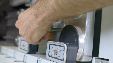 Cambio rapido In pochissimo tempo riattrezzate la EVOLUTION per lavorare materiali speciali
