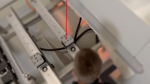 Puntatore laser montato a destra e a sinistra sulla testa di lavorazione Puntatore laser montato a destra e a sinistra sulla testa di lavorazione