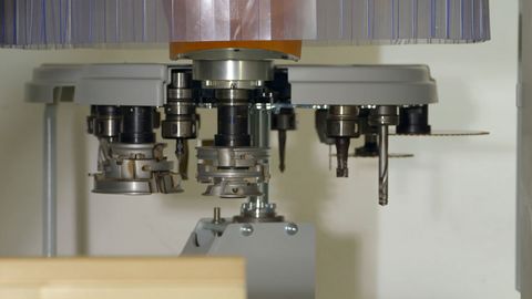 Il gruppo fresa Power a 5 assi come "quinta" dimensione nella lavorazione del legno Gruppo fresa Power a 5 assi: testa di lavorazione cardanica fino a 17 kW