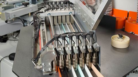 Facile movimentazione - elevata flessibilità con caricatore bordi a 6 vani Facile movimentazione - elevata flessibilità con caricatore bordi a 6 vani